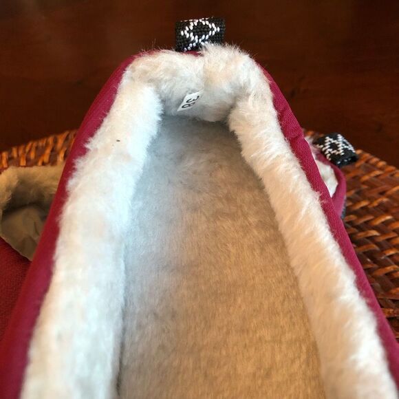 CEVILLE - L Sz 7.5 (38) Red Quilted Nylon Slippers. EVA Sole & Fleece Lining NWT - Picture 8 of 16